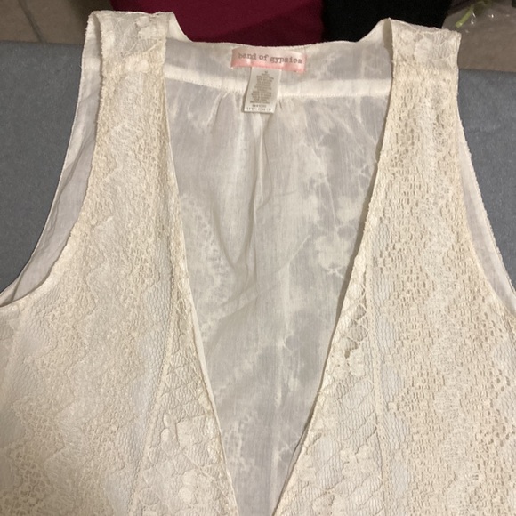 Band of Gypsies Boho Sheer
Lightweight lace lined Vest Size M cream/ivory color - Picture 9 of 11